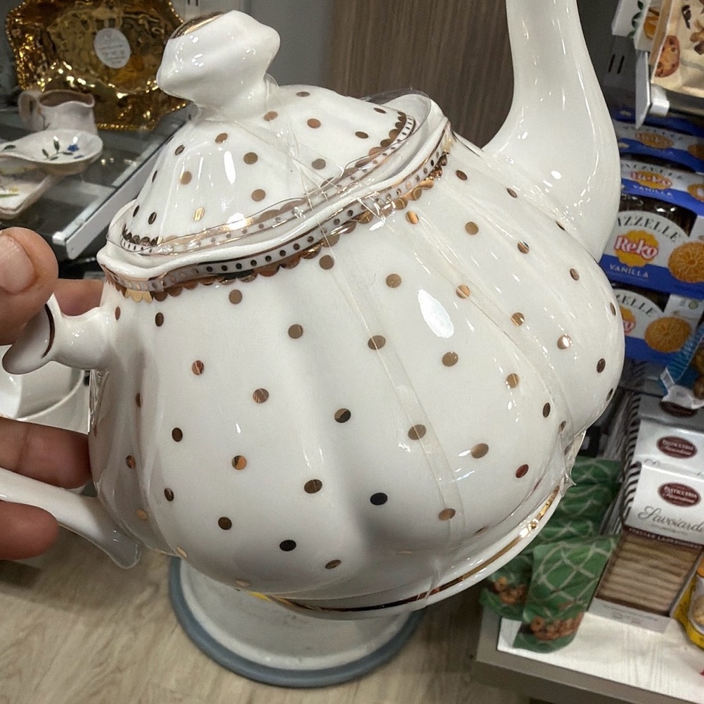 White Porcelain Polka Dot Teapot with 2 mugs